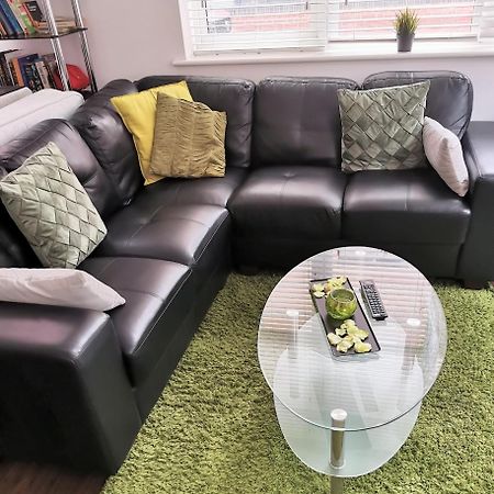 J Quarter - Sleeps 5 Long Term & Families Comfortably, 4 Beds, 2 Bathrooms Birmingham Kültér fotó
