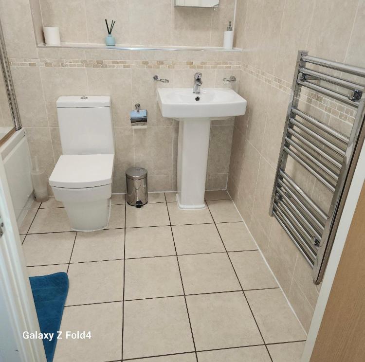 J Quarter - Sleeps 5 Long Term & Families Comfortably, 4 Beds, 2 Bathrooms Birmingham Kültér fotó