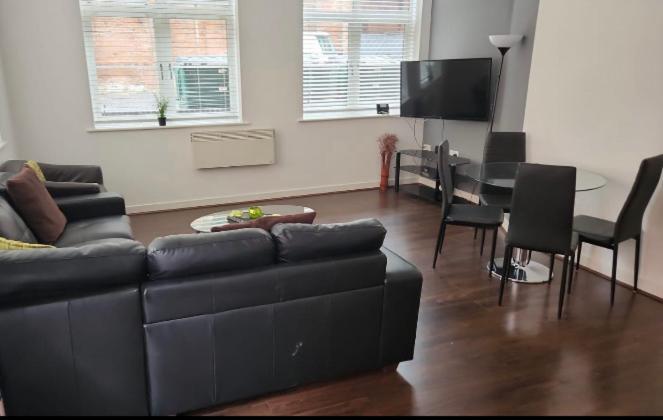 J Quarter - Sleeps 5 Long Term & Families Comfortably, 4 Beds, 2 Bathrooms Birmingham Kültér fotó