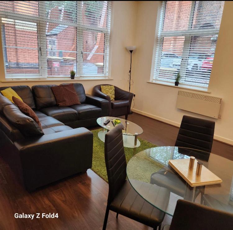 J Quarter - Sleeps 5 Long Term & Families Comfortably, 4 Beds, 2 Bathrooms Birmingham Kültér fotó