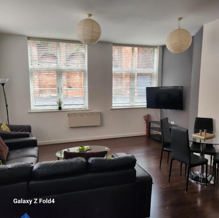 J Quarter - Sleeps 5 Long Term & Families Comfortably, 4 Beds, 2 Bathrooms Birmingham Kültér fotó