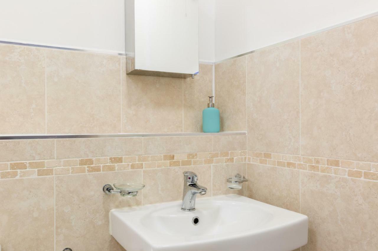J Quarter - Sleeps 5 Long Term & Families Comfortably, 4 Beds, 2 Bathrooms Birmingham Kültér fotó
