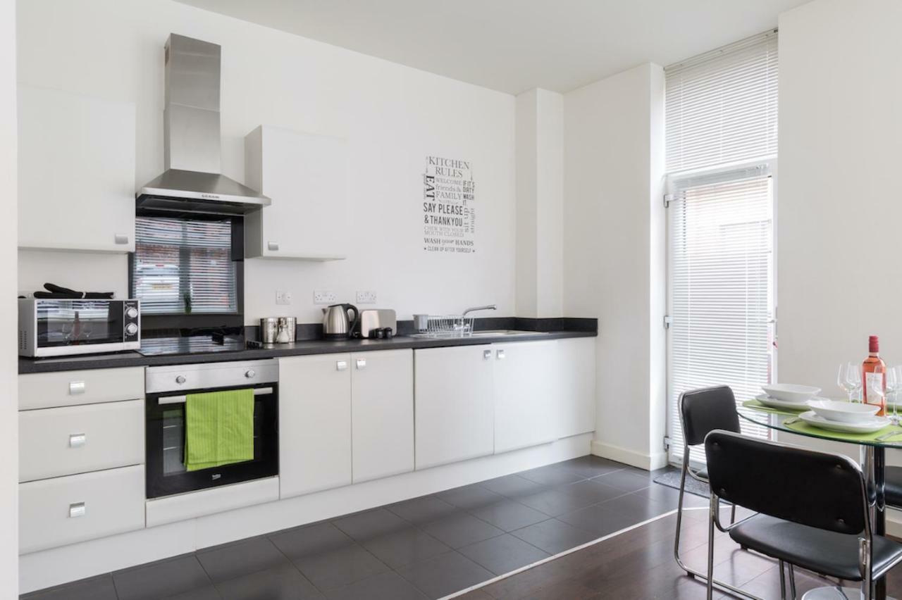J Quarter - Sleeps 5 Long Term & Families Comfortably, 4 Beds, 2 Bathrooms Birmingham Kültér fotó